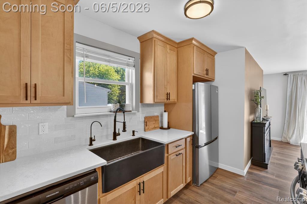 14232 North Road Fenton, MI 48430 - Photo 8 of 66