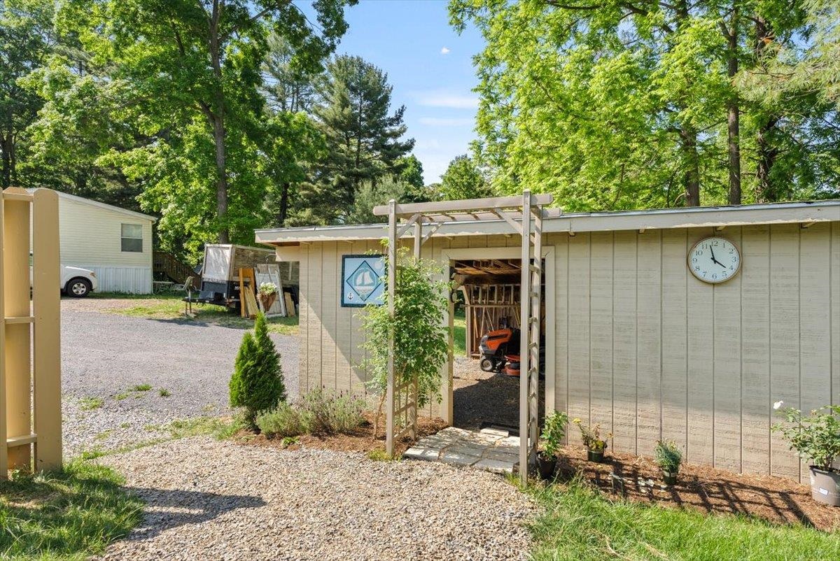 374 Hermitage Road Staunton, VA 24401 - Photo 49 of 51 Gallery Image 49