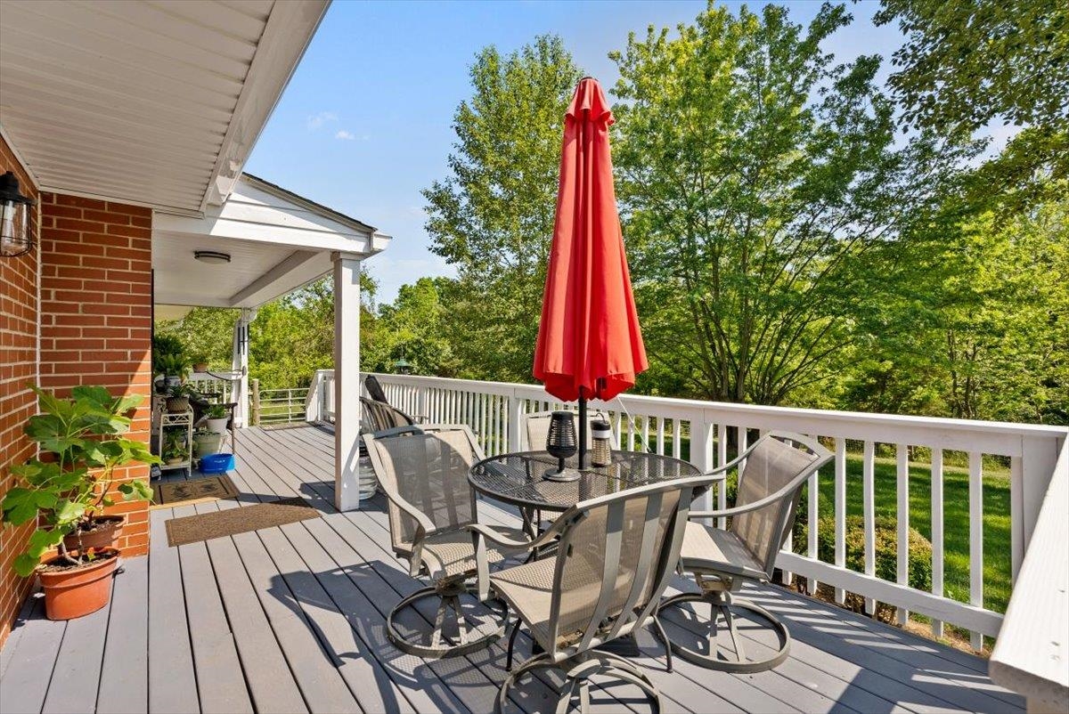 374 Hermitage Road Staunton, VA 24401 - Photo 7 of 51 Gallery Image 7