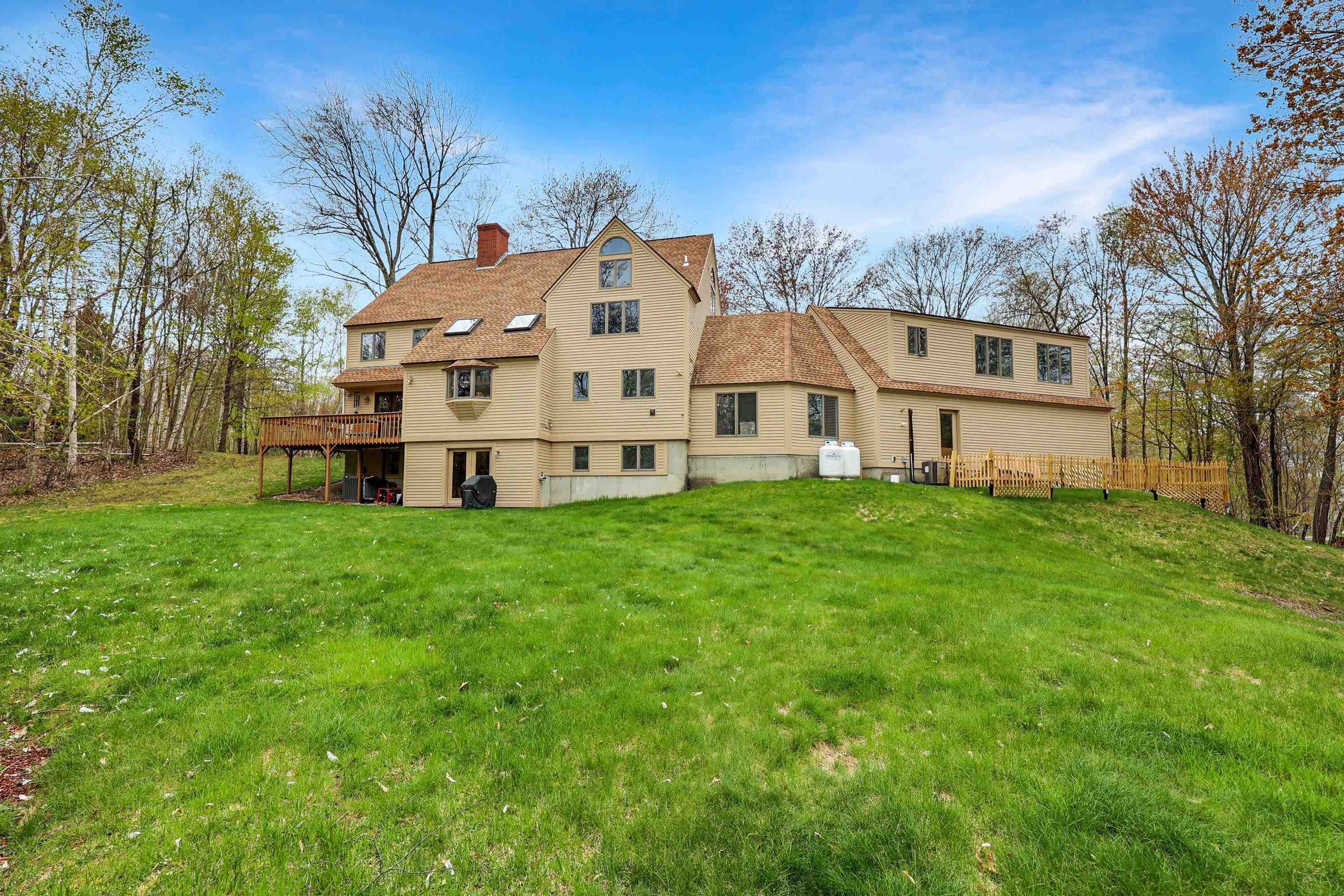 18 Tonga Drive Bow, NH 03304 - Photo 2 of 40