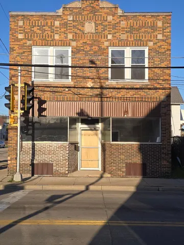 $228,000 | 945 North Memorial Drive, Racine, WI 53404