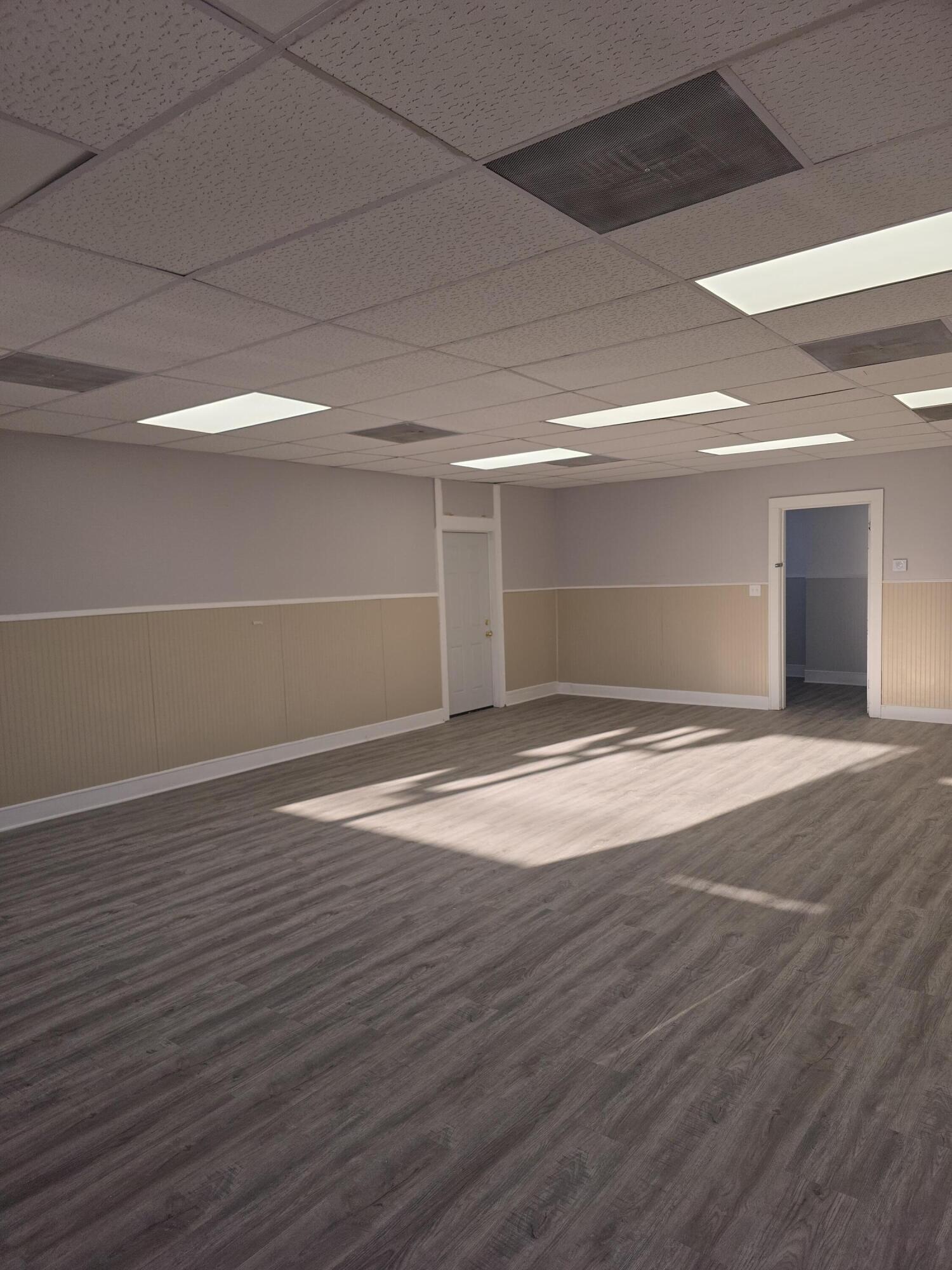 945 North Memorial Drive Racine, WI 53404 - Photo 13 of 16 RETAIL SPACE