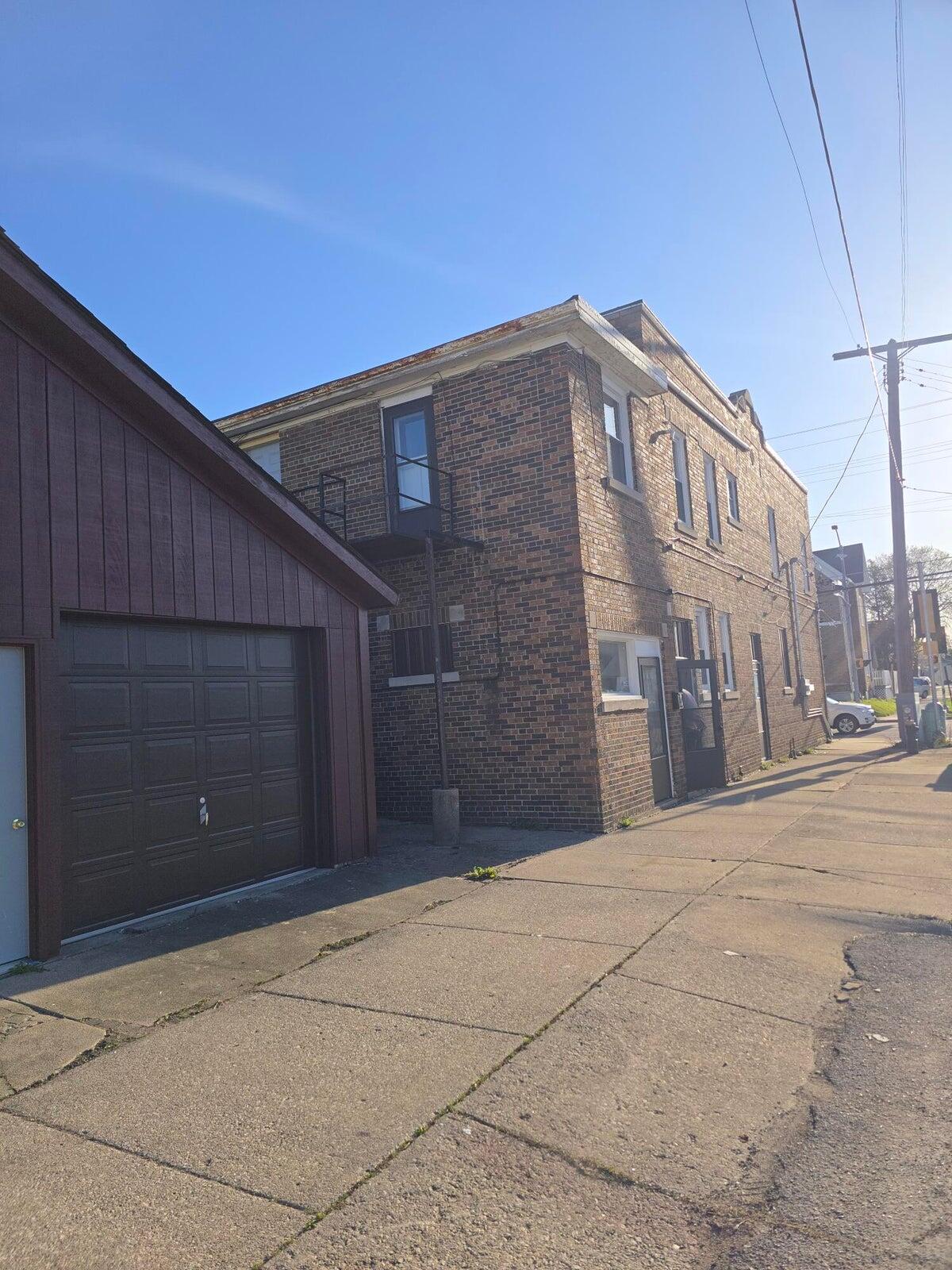 945 North Memorial Drive Racine, WI 53404 - Photo 15 of 16 SIDE