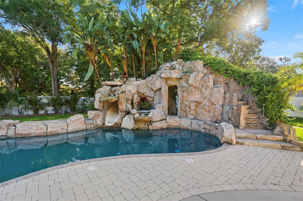 2521 Lake Ellen Drive Tampa, FL 33618 - Photo 38 of 54