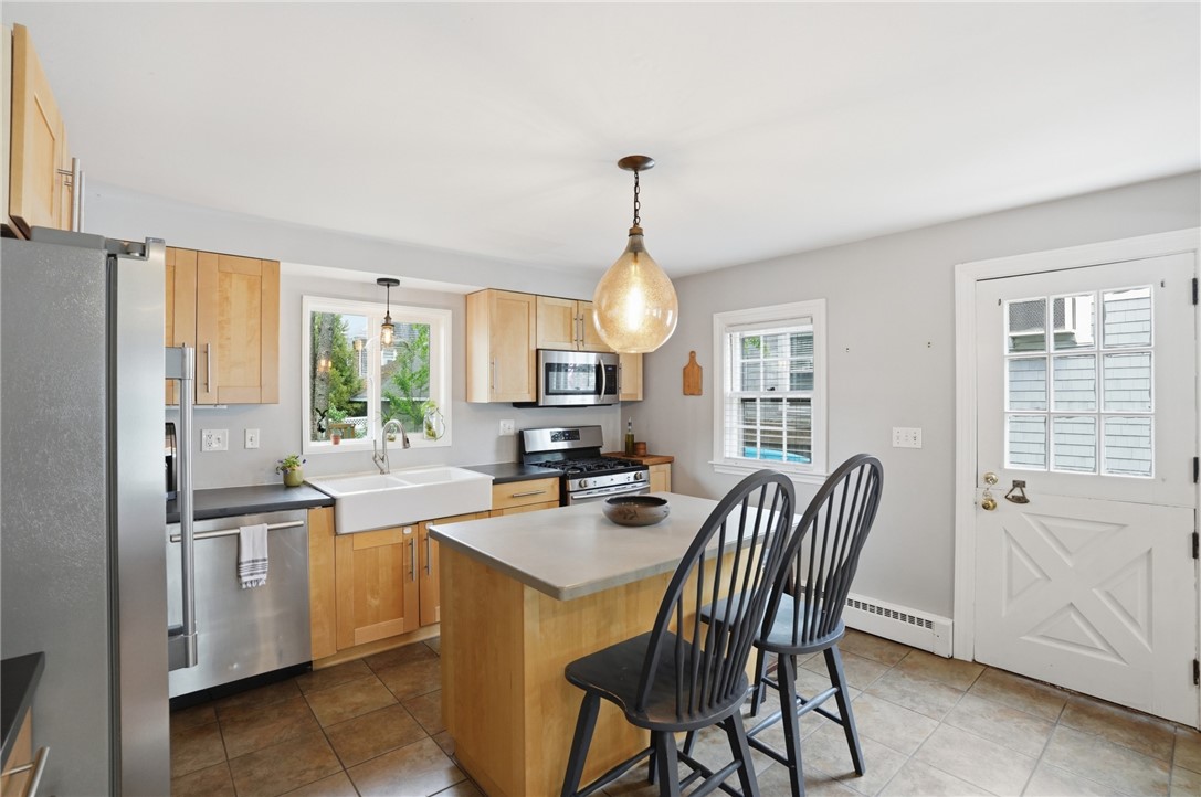 40 Haile Street Warren, RI 02885 - Photo 11 of 33