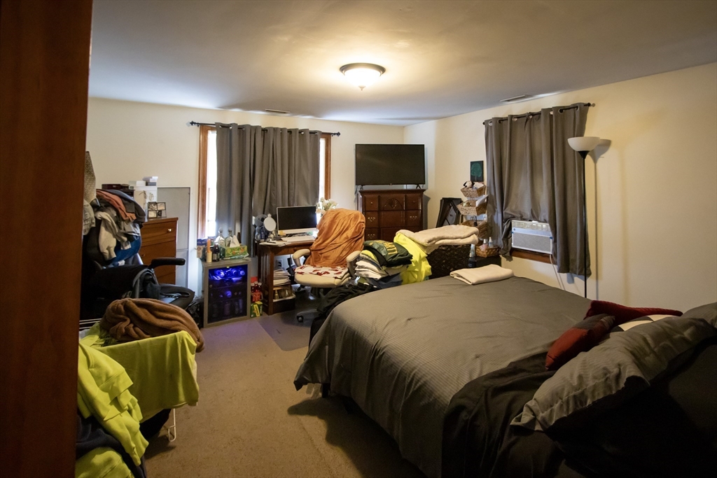 86 Pilgrim Avenue Worcester, MA 01604 - Photo 22 of 30