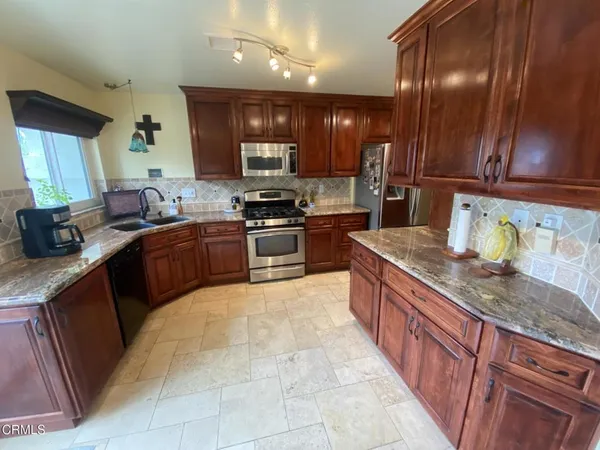 $784,900 | 1425 Calle Lozano, Camarillo, CA 93012