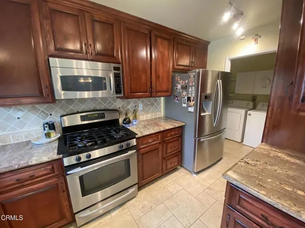 $784,900 | 1425 Calle Lozano, Camarillo, CA 93012