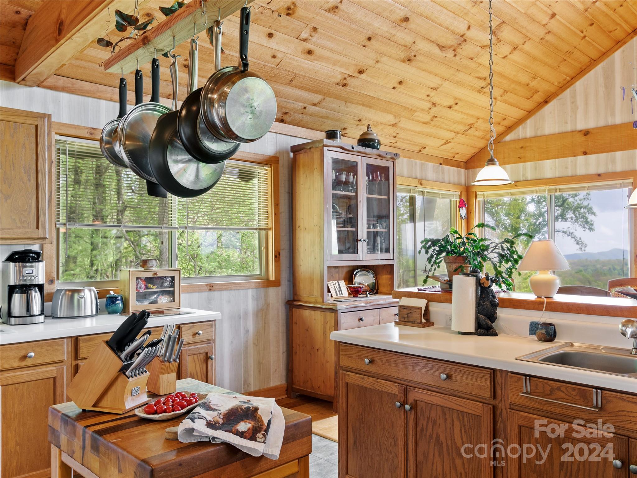 1628 Strawberry Ridge Road Spruce Pine, NC 28777 - Photo 16 of 43 Gallery Image 16