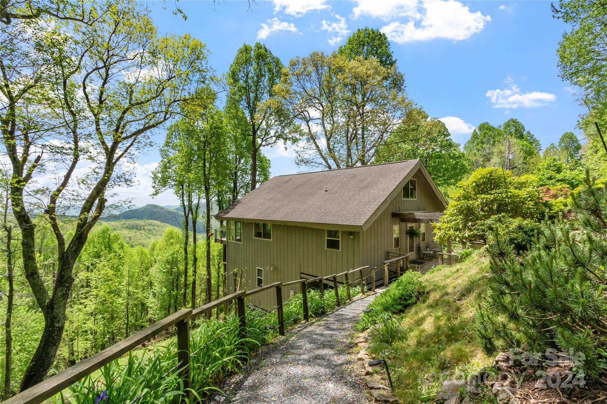 1628 Strawberry Ridge Road Spruce Pine, NC 28777 - Photo 4 of 43 Gallery Image 4