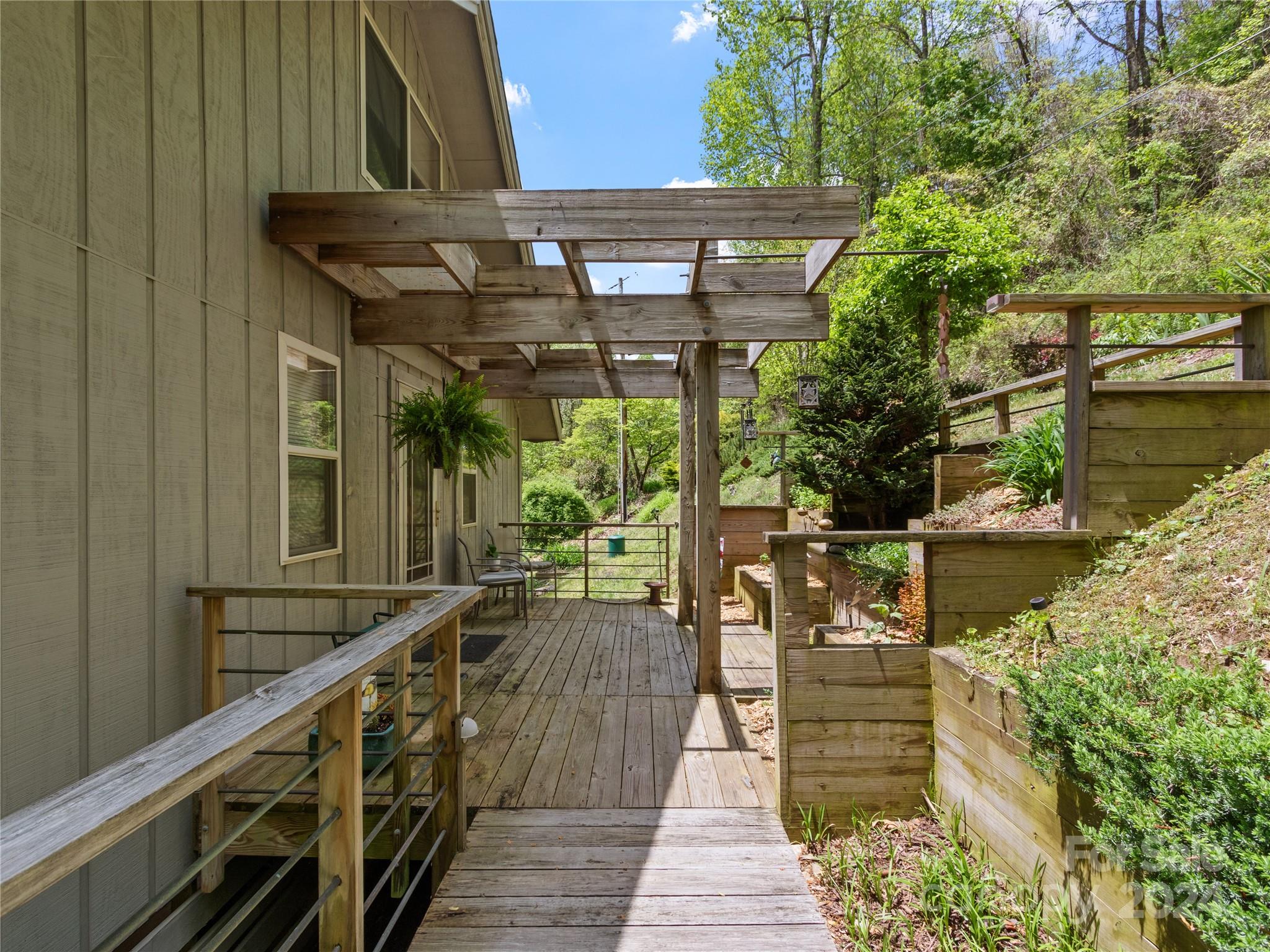 1628 Strawberry Ridge Road Spruce Pine, NC 28777 - Photo 5 of 43 Gallery Image 5