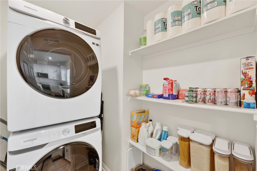 786 North Ethan Way Anaheim, CA 92805 - Photo 13 of 31 a utility room with dryer and washer
