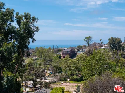 $1,950,000 | 1025 Las Pulgas Road, Pacific Palisades, CA 90272