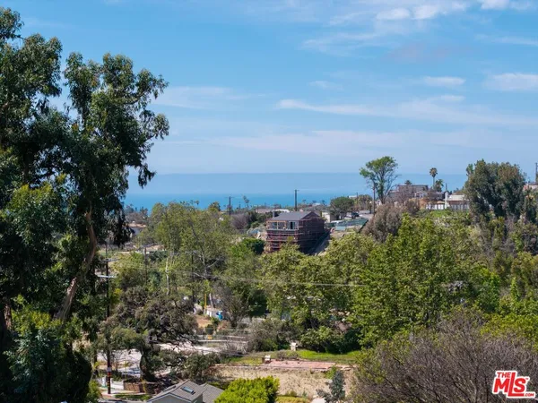 $1,950,000 | 1025 Las Pulgas Road, Pacific Palisades, CA 90272