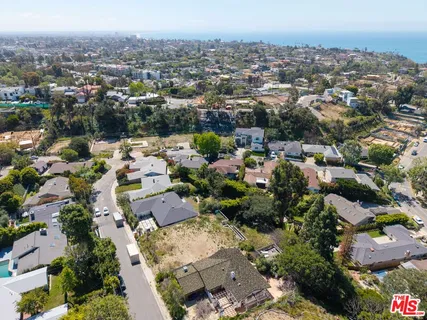 $1,950,000 | 1025 Las Pulgas Road, Pacific Palisades, CA 90272