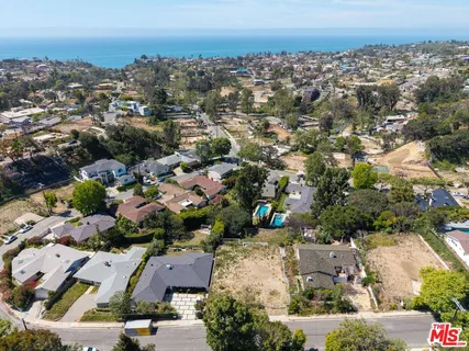 $1,950,000 | 1025 Las Pulgas Road, Pacific Palisades, CA 90272