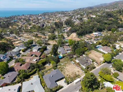 $1,950,000 | 1025 Las Pulgas Road, Pacific Palisades, CA 90272