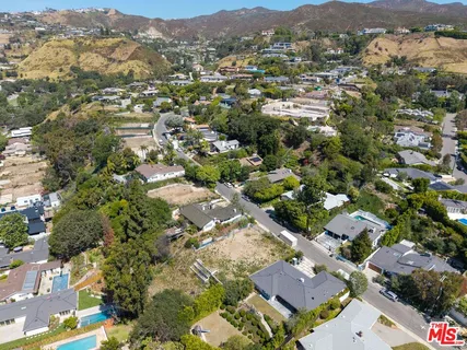 $1,950,000 | 1025 Las Pulgas Road, Pacific Palisades, CA 90272