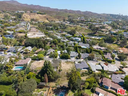 $1,950,000 | 1025 Las Pulgas Road, Pacific Palisades, CA 90272