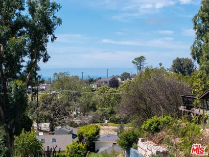 $1,950,000 | 1025 Las Pulgas Road, Pacific Palisades, CA 90272