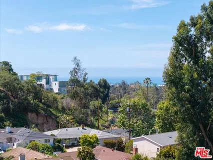 $1,950,000 | 1025 Las Pulgas Road, Pacific Palisades, CA 90272
