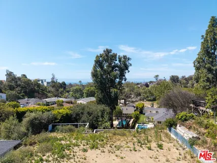 $1,950,000 | 1025 Las Pulgas Road, Pacific Palisades, CA 90272