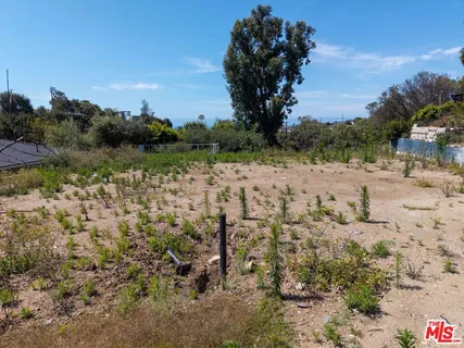 $1,950,000 | 1025 Las Pulgas Road, Pacific Palisades, CA 90272