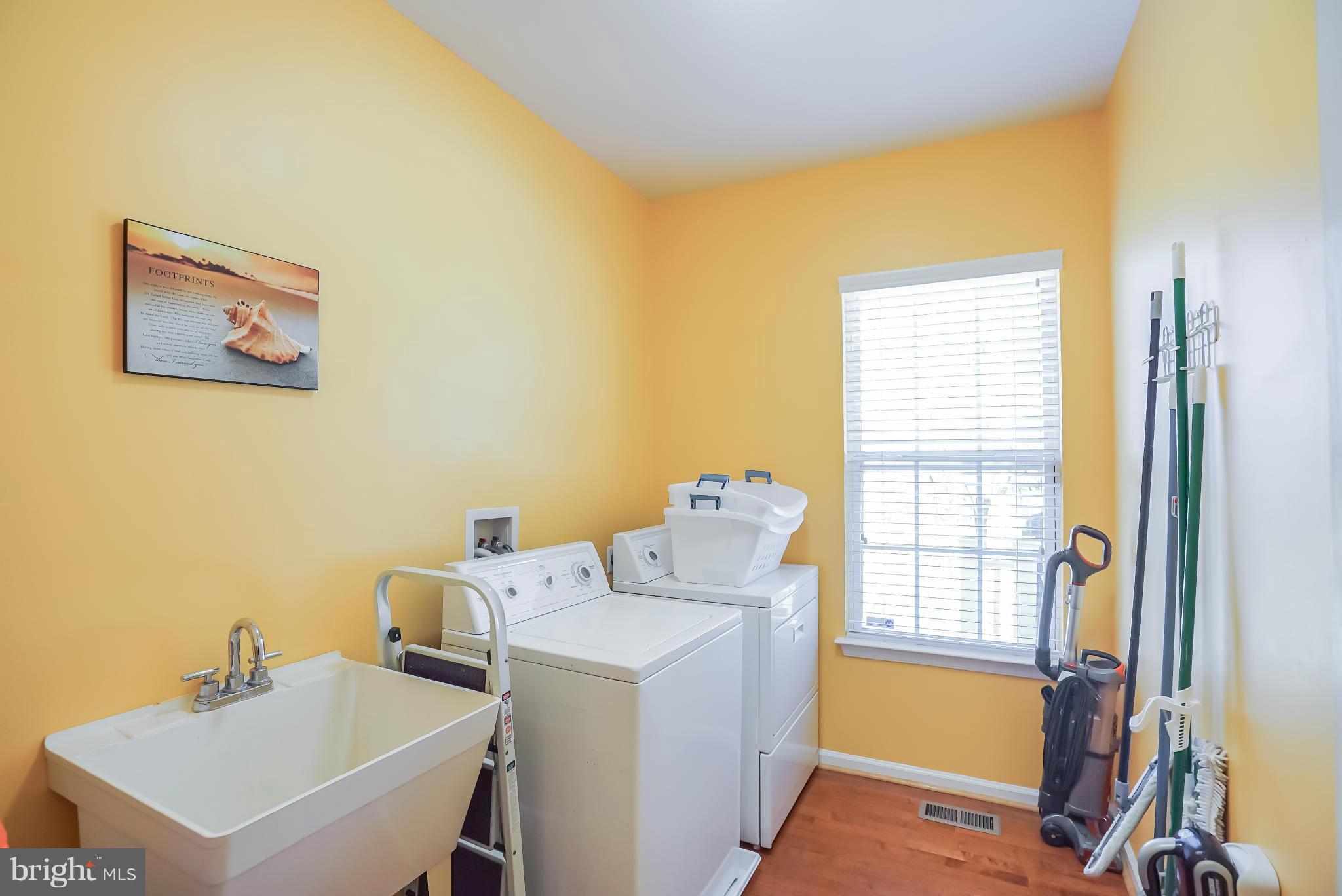 18712 Broken Oak Road Boyds, MD 20841 - Photo 12 of 29 laundry room