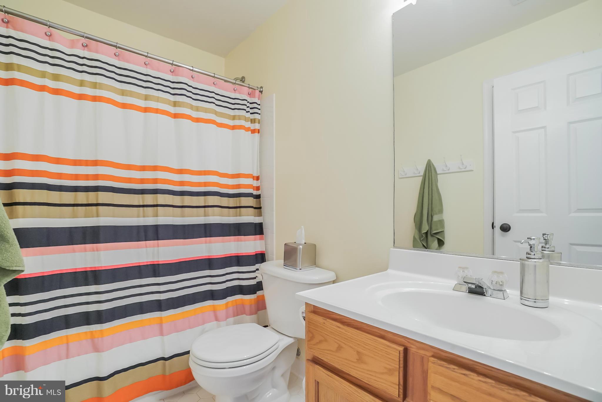 18712 Broken Oak Road Boyds, MD 20841 - Photo 17 of 29 Bath2
