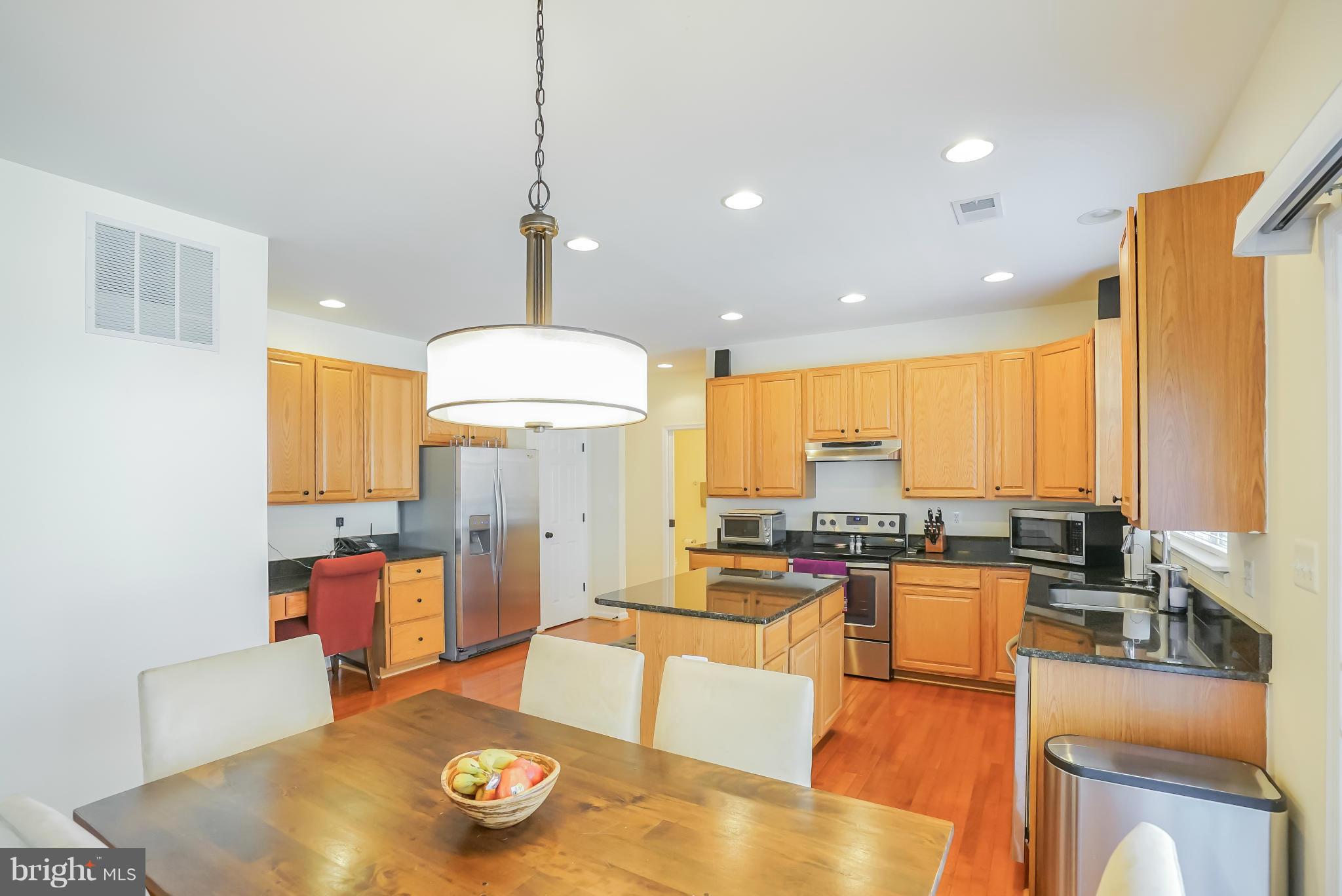 18712 Broken Oak Road Boyds, MD 20841 - Photo 9 of 29 Kitchen
