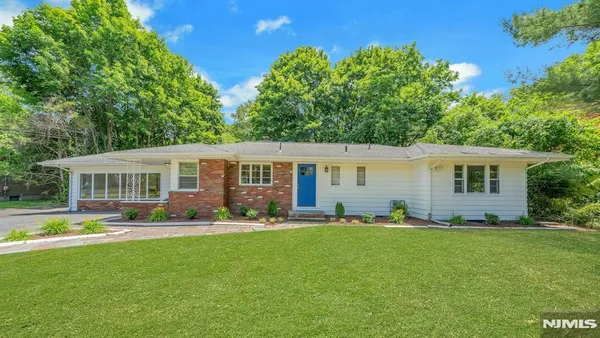 $629,000 | 403 West Oakland Avenue, Oakland, NJ 07436