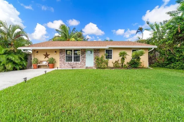 $3,300 | 913 Northwest 8th Street, Boynton Beach, FL 33426