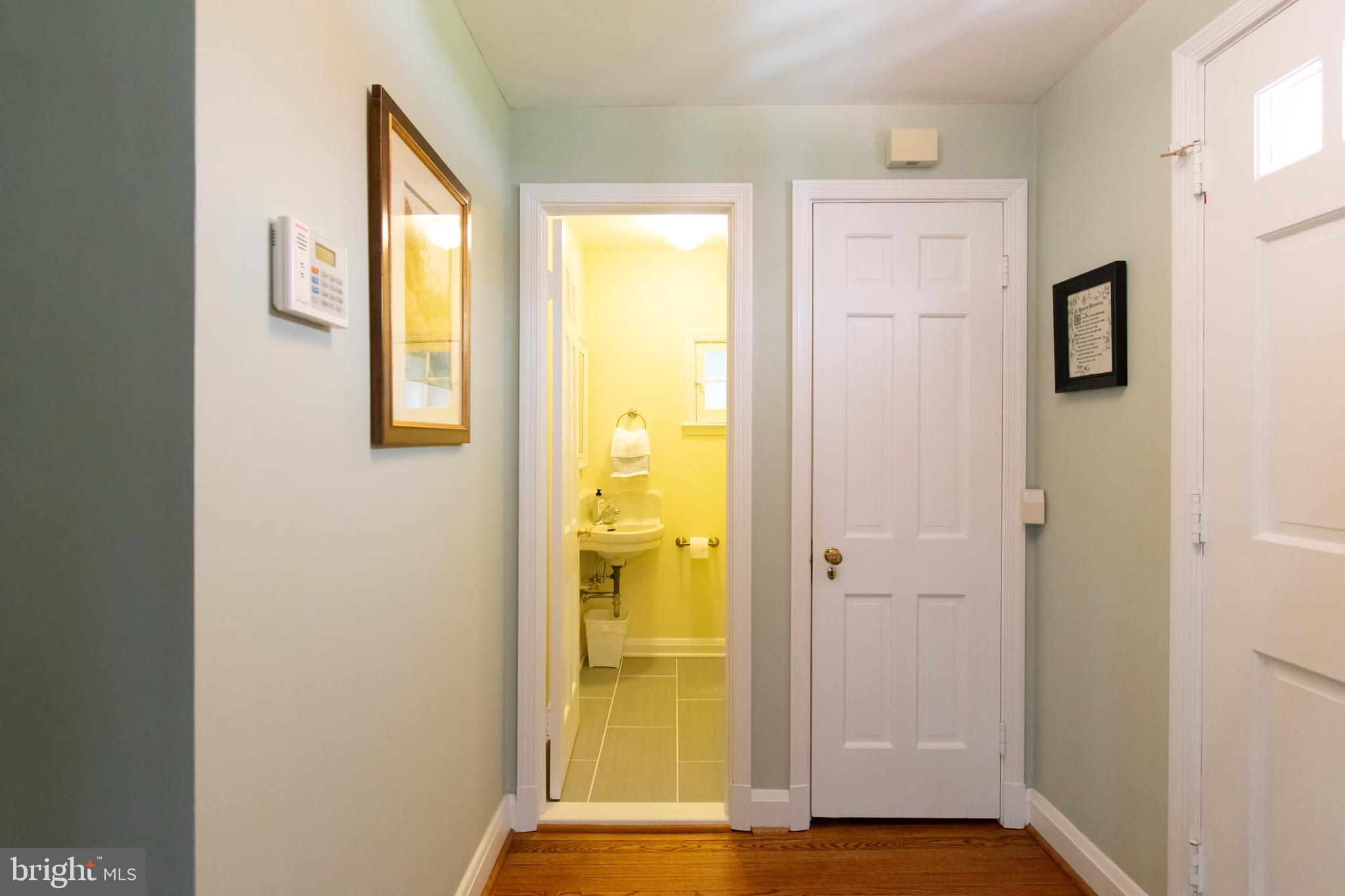 618 Hastings Road Towson, MD 21286 - Photo 23 of 42 1st floor half bath