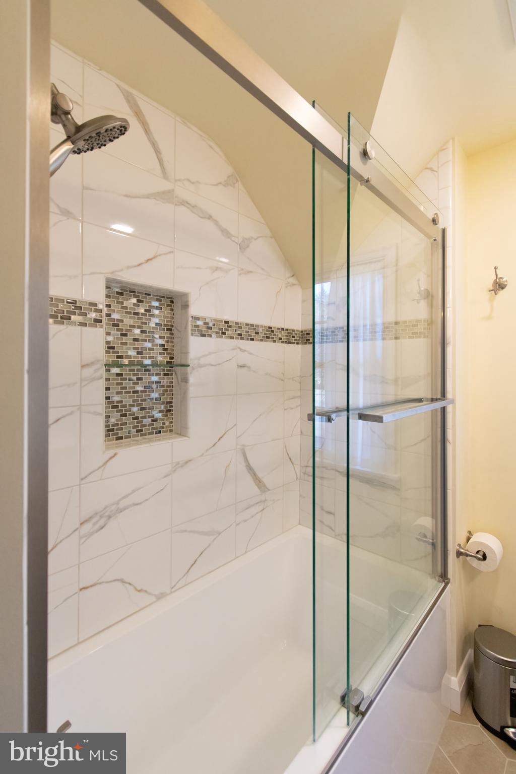 618 Hastings Road Towson, MD 21286 - Photo 33 of 42 Upstairs hall bath