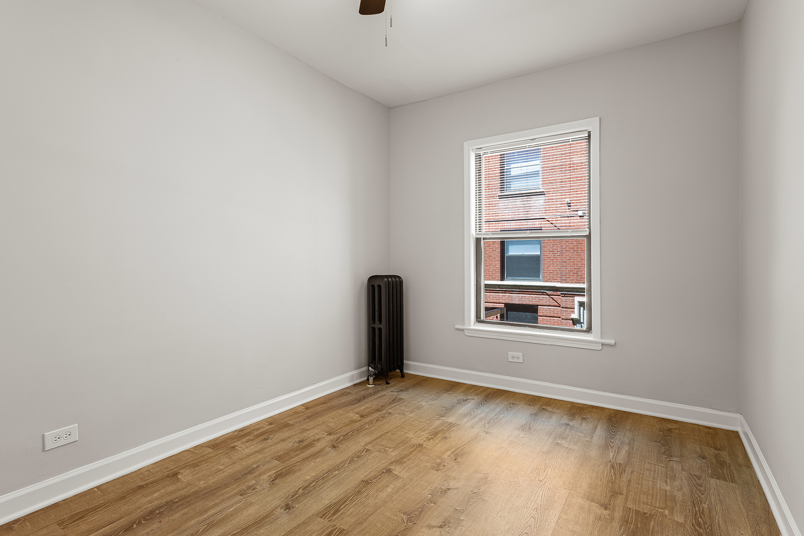 1702 West Juneway Terrace, Unit 1C Chicago, IL 60626 - Photo 10 of 16 an empty room with a window