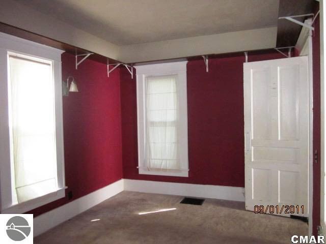 217 Gwinner Street Ithaca, MI 48847 - Photo 8 of 19 1767443-7.JPG