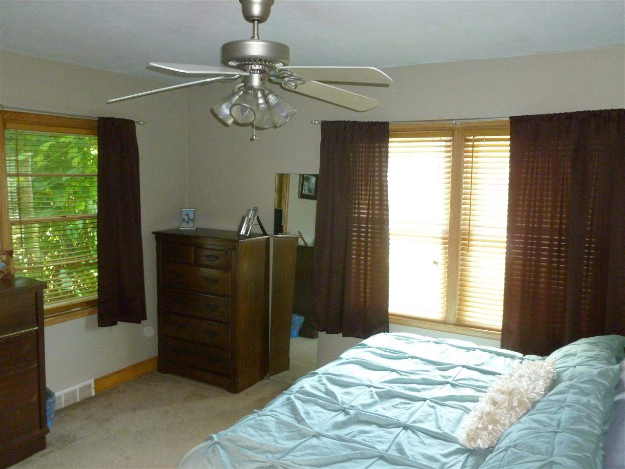 1523 Rochester Avenue Iowa City, IA 52245 - Photo 4 of 24 Gallery Image 4