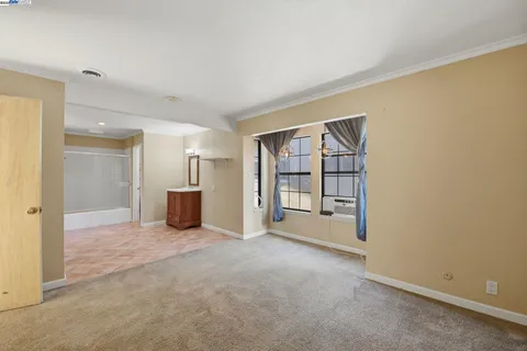 a view of a big room with closet and windows