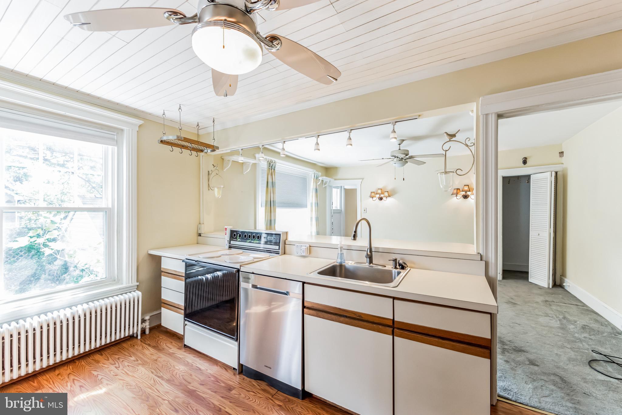 108 Owens Lane Wayne, PA 19087 - Photo 14 of 35 Kitchen