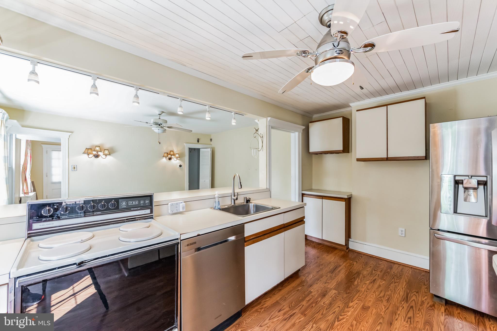 108 Owens Lane Wayne, PA 19087 - Photo 16 of 35 Kitchen