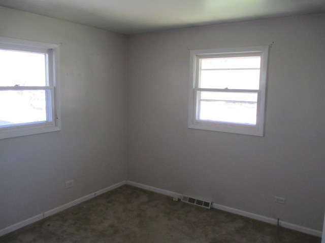 2106 Gideon Avenue Zion, IL 60099 - Photo 11 of 20 an empty room with a window