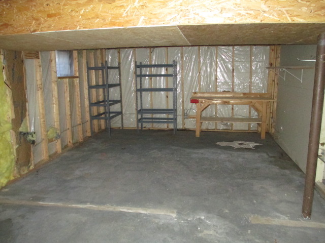 2106 Gideon Avenue Zion, IL 60099 - Photo 15 of 20 a view of an empty room with a window