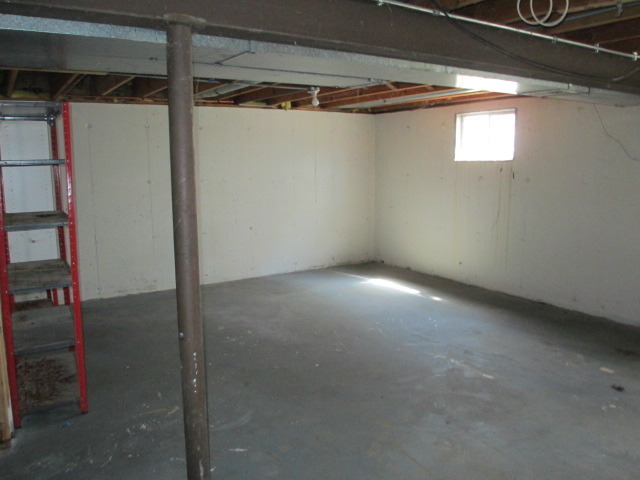 2106 Gideon Avenue Zion, IL 60099 - Photo 16 of 20 a view of an empty room