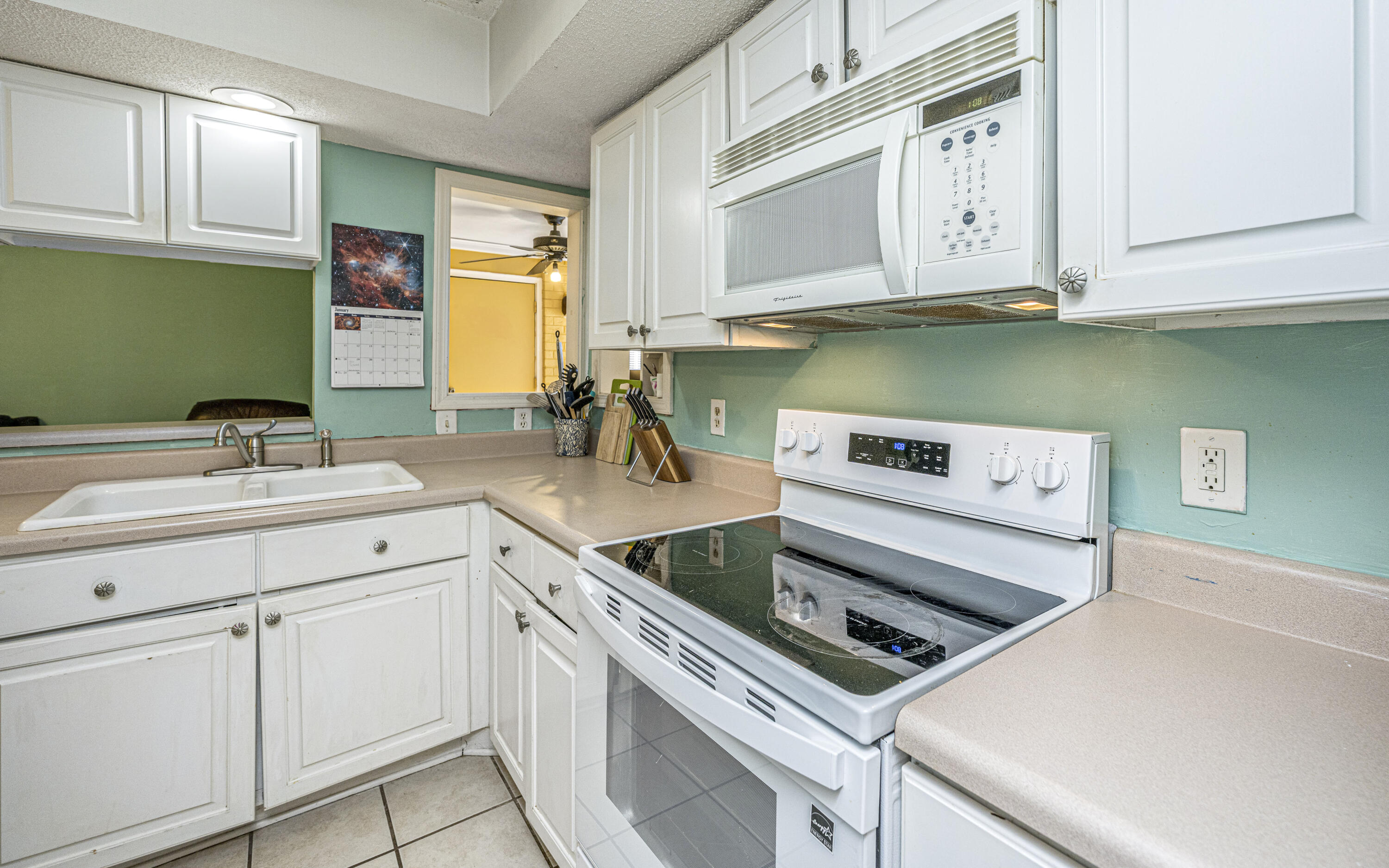 1867 Montclair Drive, Unit D Mount Pleasant, SC 29464 - Photo 13 of 30 Kitchen