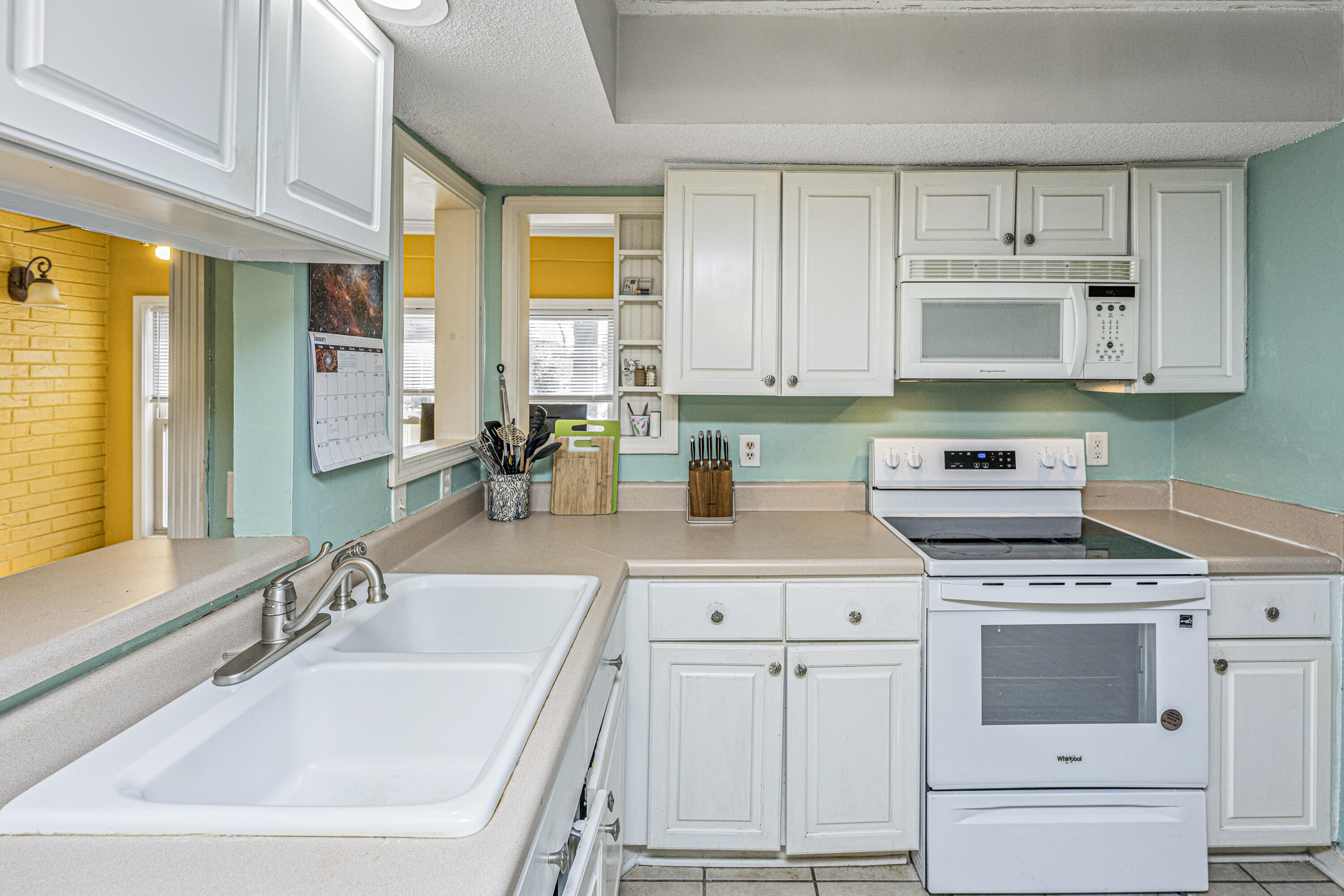1867 Montclair Drive, Unit D Mount Pleasant, SC 29464 - Photo 4 of 30 Kitchen