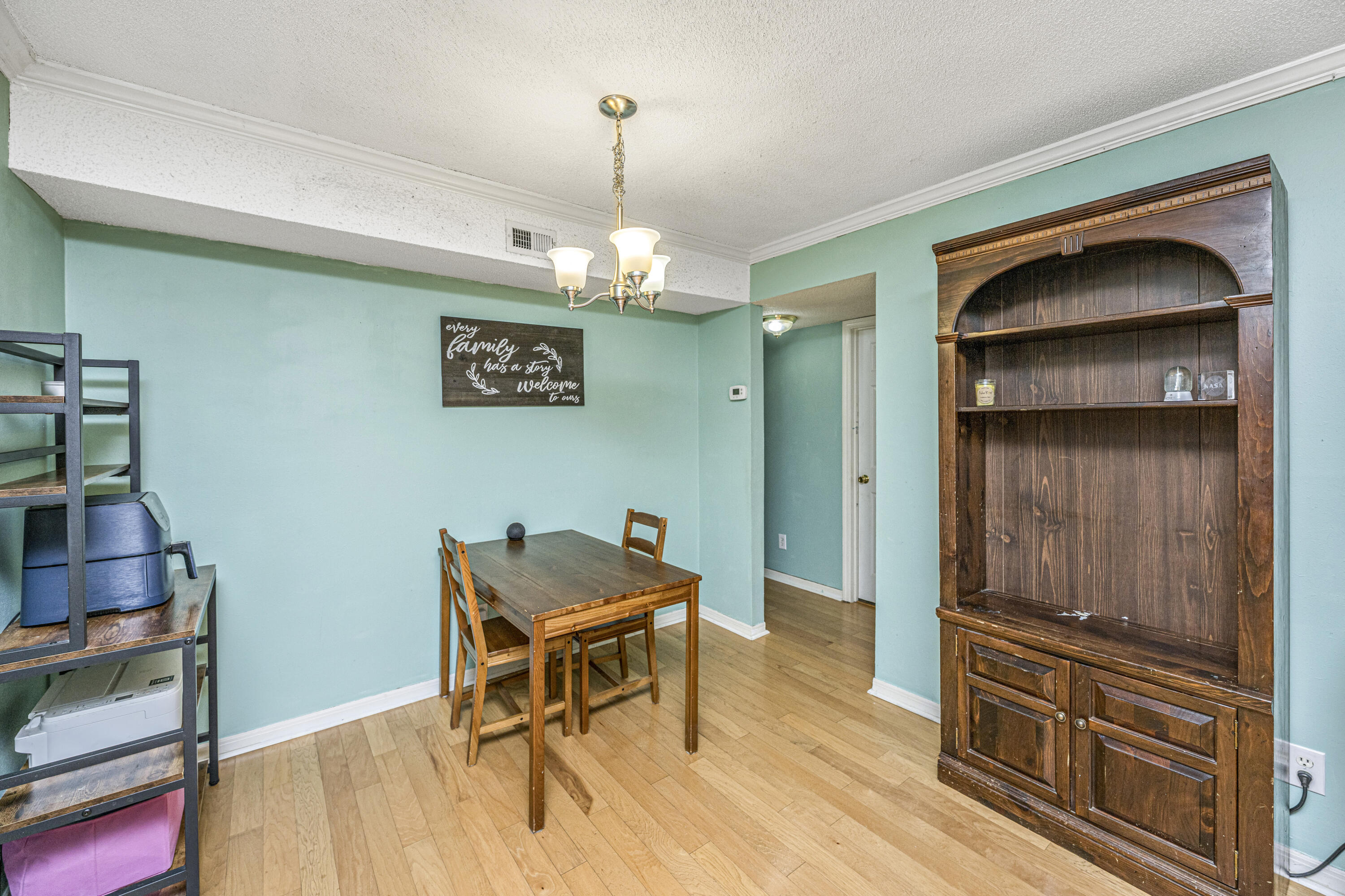 1867 Montclair Drive, Unit D Mount Pleasant, SC 29464 - Photo 5 of 30 Dining