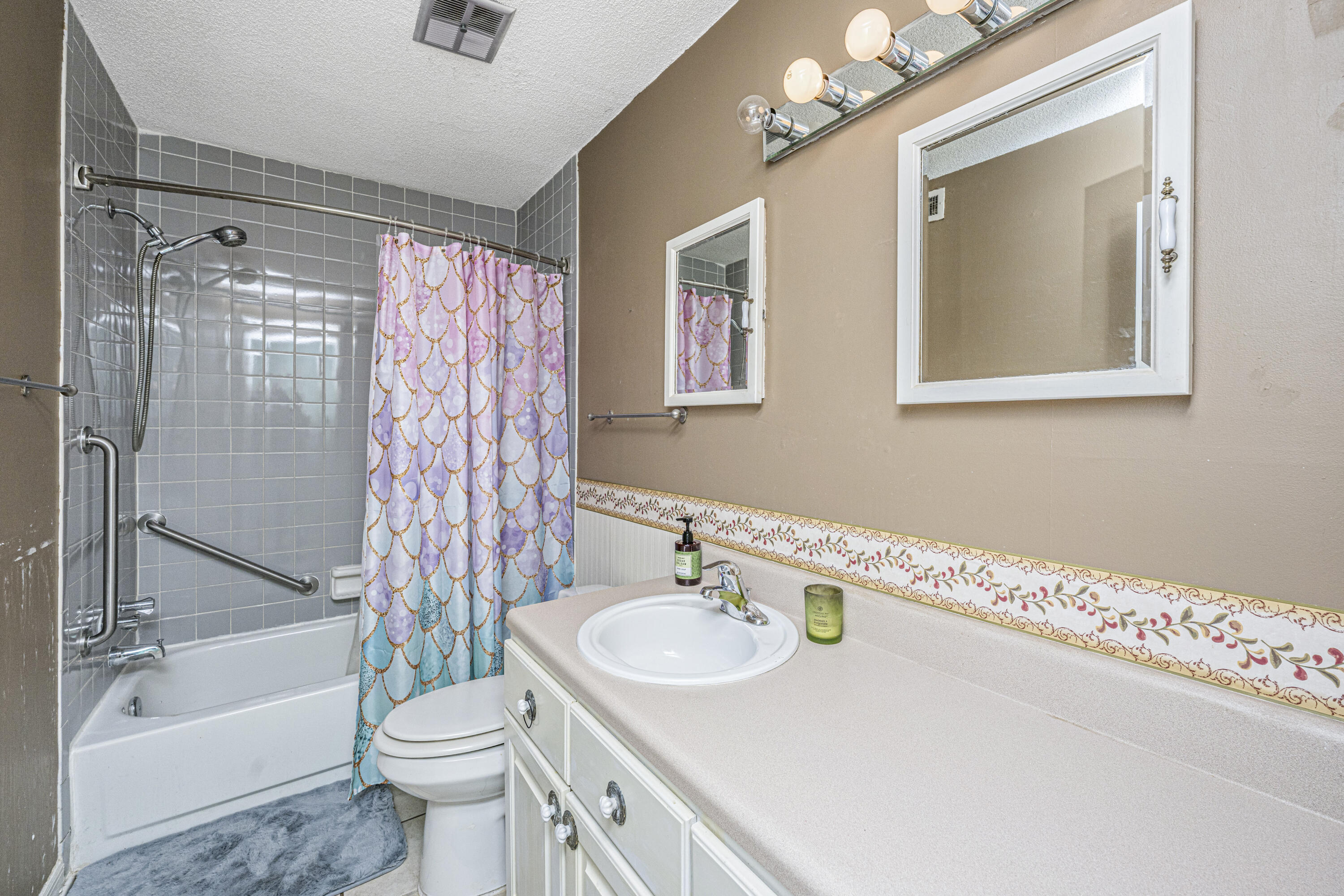 1867 Montclair Drive, Unit D Mount Pleasant, SC 29464 - Photo 10 of 30 Hall Bathroom
