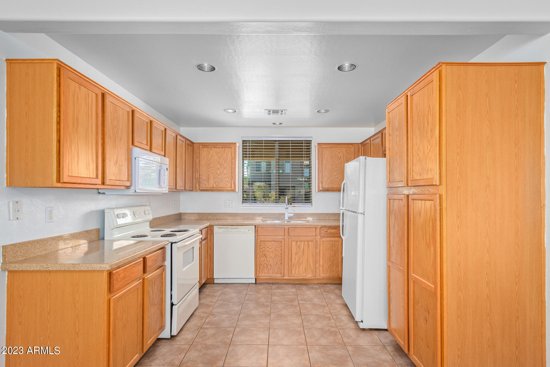 3706 West Carter Road Phoenix, AZ 85041 - Photo 12 of 30 12-Carter