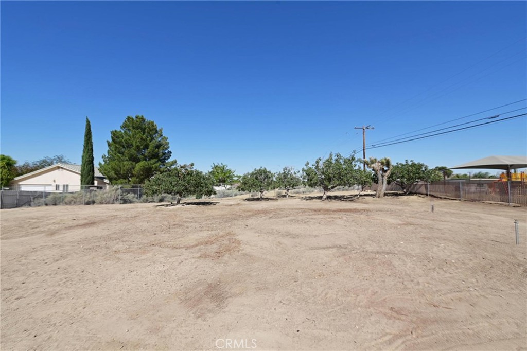 18190 Hiawatha Road Apple Valley, CA 92307 - Photo 25 of 28 Backyard