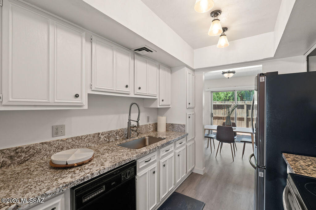 2525 East Prince Road, Unit 27 Tucson, AZ 85716 - Photo 11 of 22 Kitchen